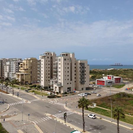 Sea& Sun Apartment Hadera Bagian luar foto
