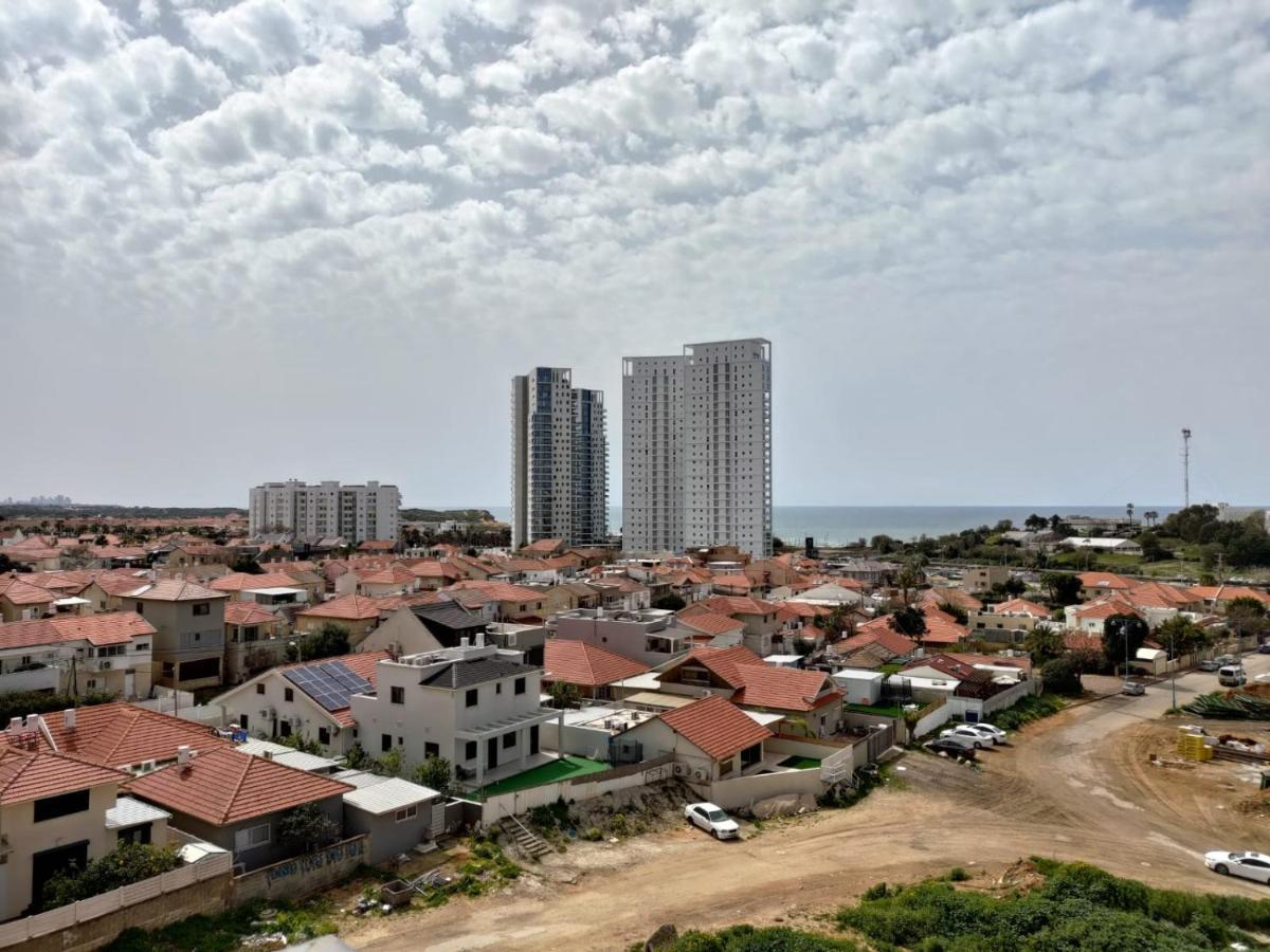 Sea& Sun Apartment Hadera Bagian luar foto