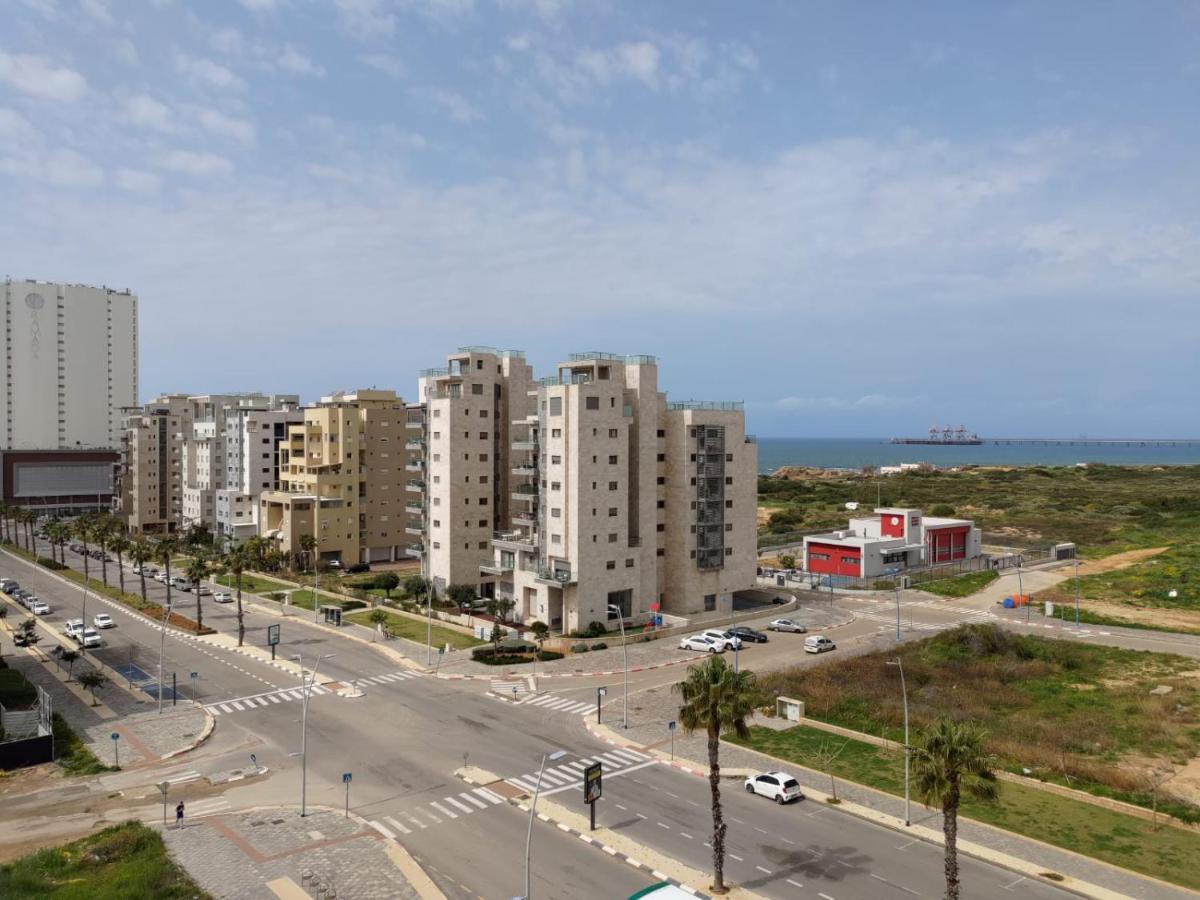 Sea& Sun Apartment Hadera Bagian luar foto